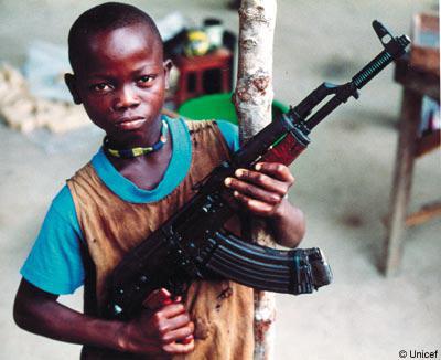 Enfant en armes. Photo UNICEF